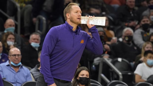 Phoenix Suns acting coach Kevin Young in the second half against Oklahoma City Thunder at Footprint Center.